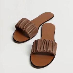 🔴 SOLD on other platform. Ruched leather brown sandals Mango
size 9